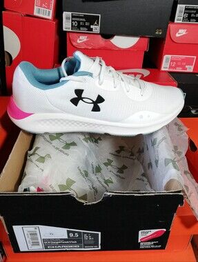 UNDER ARMOUR CHARGED WOMEN'S US SIZE 9.5 BRAND NEW IN BOX